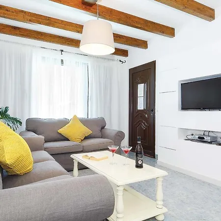 Вілла Puerto Del Carmen Sleeps 6 Wifi Пуерто-дель-Кармен