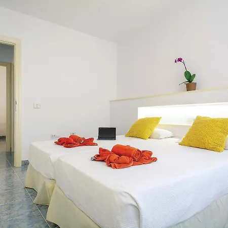 Puerto Del Carmen Sleeps 6 Wifi Вілла